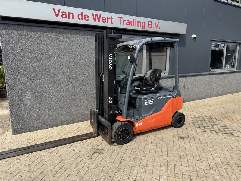 Toyota 8FBM20T Triplo 470 Freelift / Sideshift Elektrisch 2017 6535Hours - Elektromos targonca: 2 kép. Toyota 8FBM20T Triplo 470 Freelift / Sideshift Elektrisch 2017 6535Hours - Elektromos targonca: 2 kép.