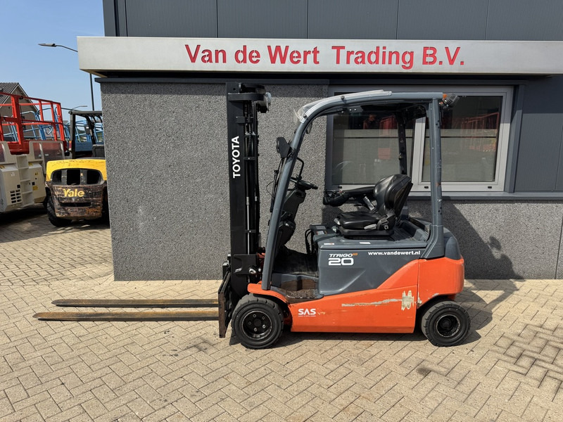 Toyota 8FBM20T Triplo 470 Freelift / Sideshift Elektrisch 2017 6560Hours - Elektromos targonca: 1 kép. Toyota 8FBM20T Triplo 470 Freelift / Sideshift Elektrisch 2017 6560Hours - Elektromos targonca: 1 kép.