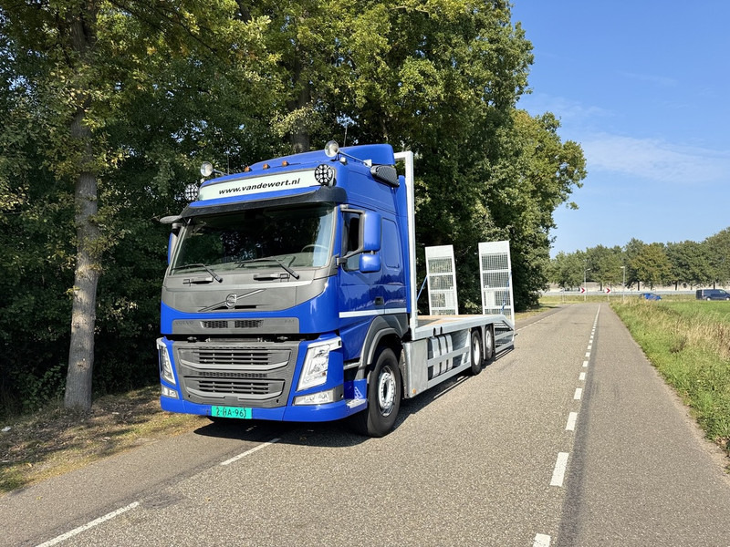 Volvo FM370 6X2 Machine Transporter / Oprij Vrachtwagen 2019 / EURO 6 / 550DKM / Steering Wheel / APK 11-2026 - Autószállító teherautó: 2 kép. Volvo FM370 6X2 Machine Transporter / Oprij Vrachtwagen 2019 / EURO 6 / 550DKM / Steering Wheel / APK 11-2026 - Autószállító teherautó: 2 kép.
