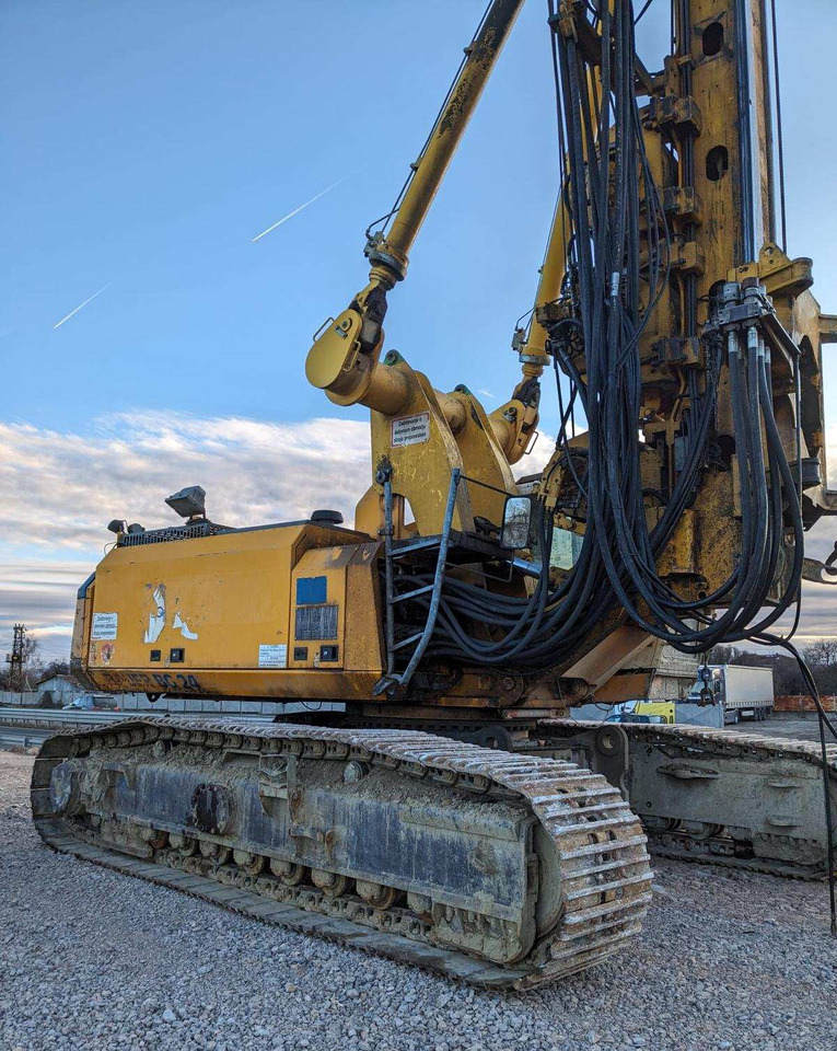 Bauer BG 24V - Fúrógép: 2 kép. Bauer BG 24V - Fúrógép: 2 kép.