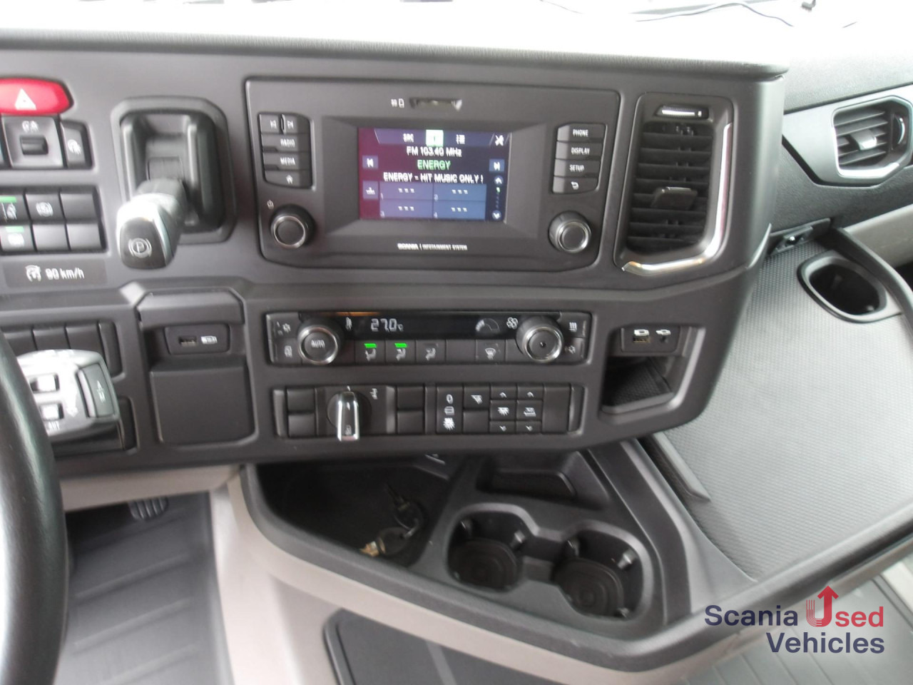 SCANIA R 410 A4x2EB - Nyergesvontató: 2 kép. SCANIA R 410 A4x2EB - Nyergesvontató: 2 kép.