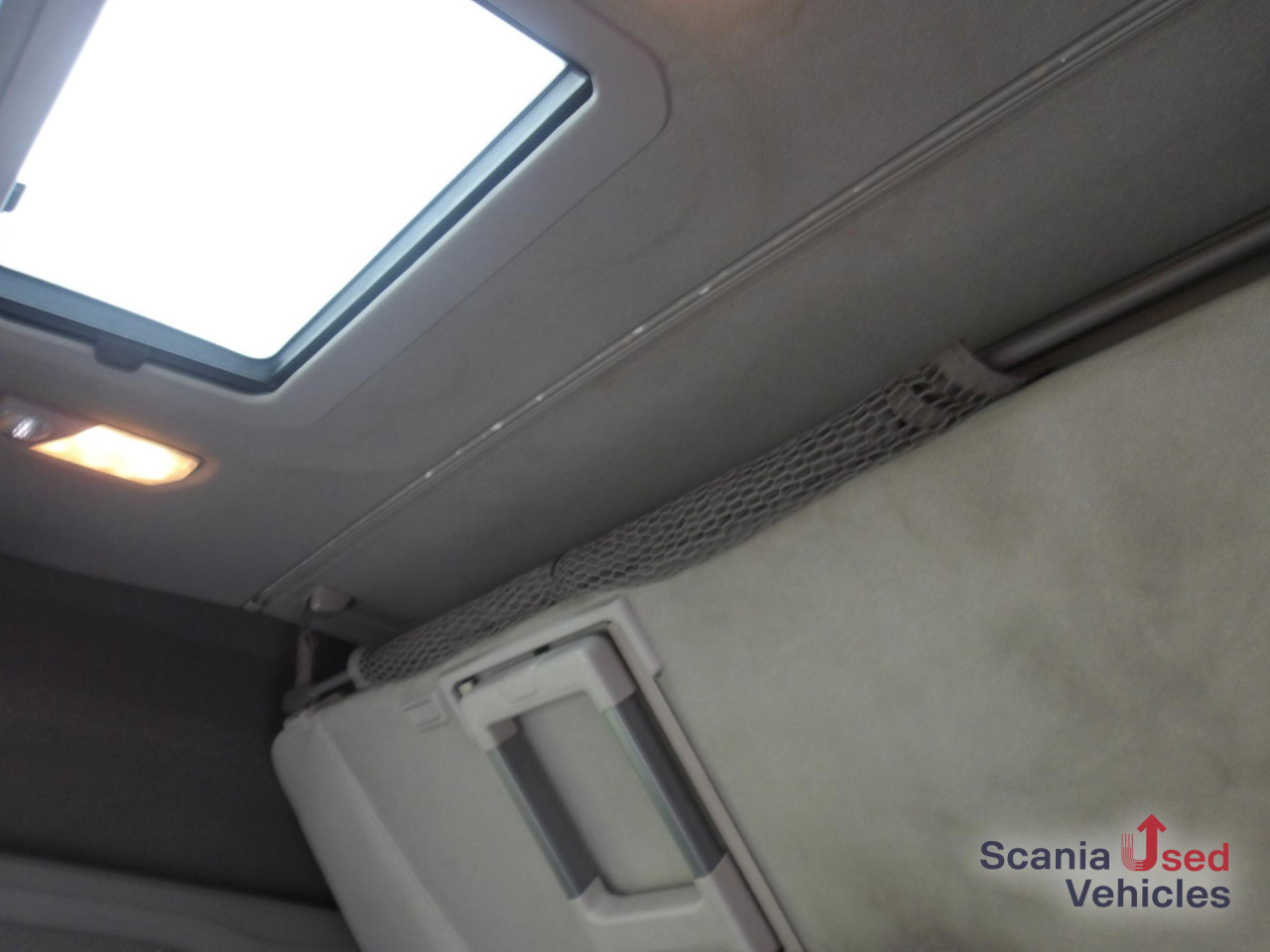 SCANIA R 410 A4x2EB - Nyergesvontató: 4 kép. SCANIA R 410 A4x2EB - Nyergesvontató: 4 kép.