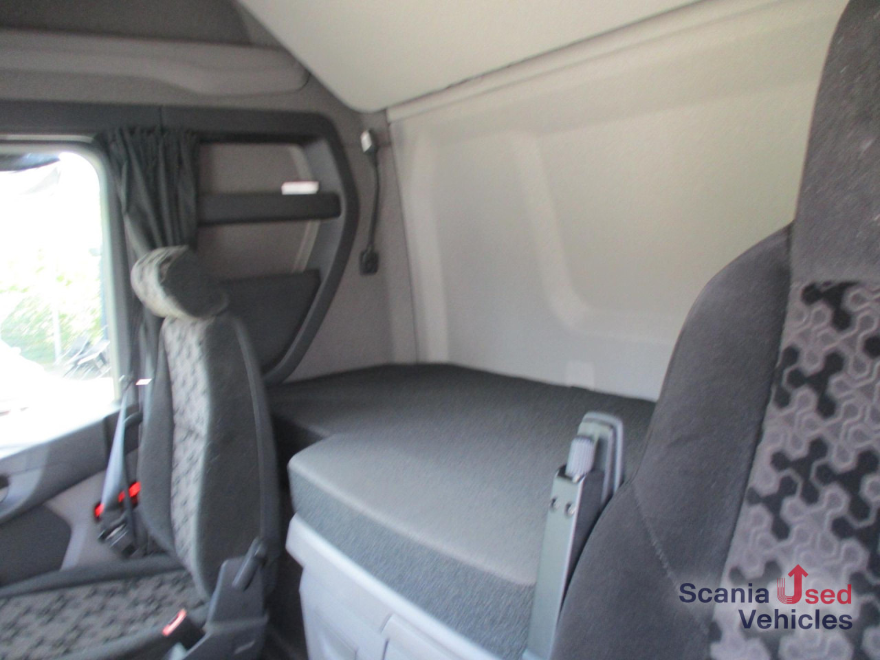 SCANIA R 460 A4x2NA / 2-Kreis Hydr. / Navi / LED / ADR AT - Nyergesvontató: 3 kép. SCANIA R 460 A4x2NA / 2-Kreis Hydr. / Navi / LED / ADR AT - Nyergesvontató: 3 kép.