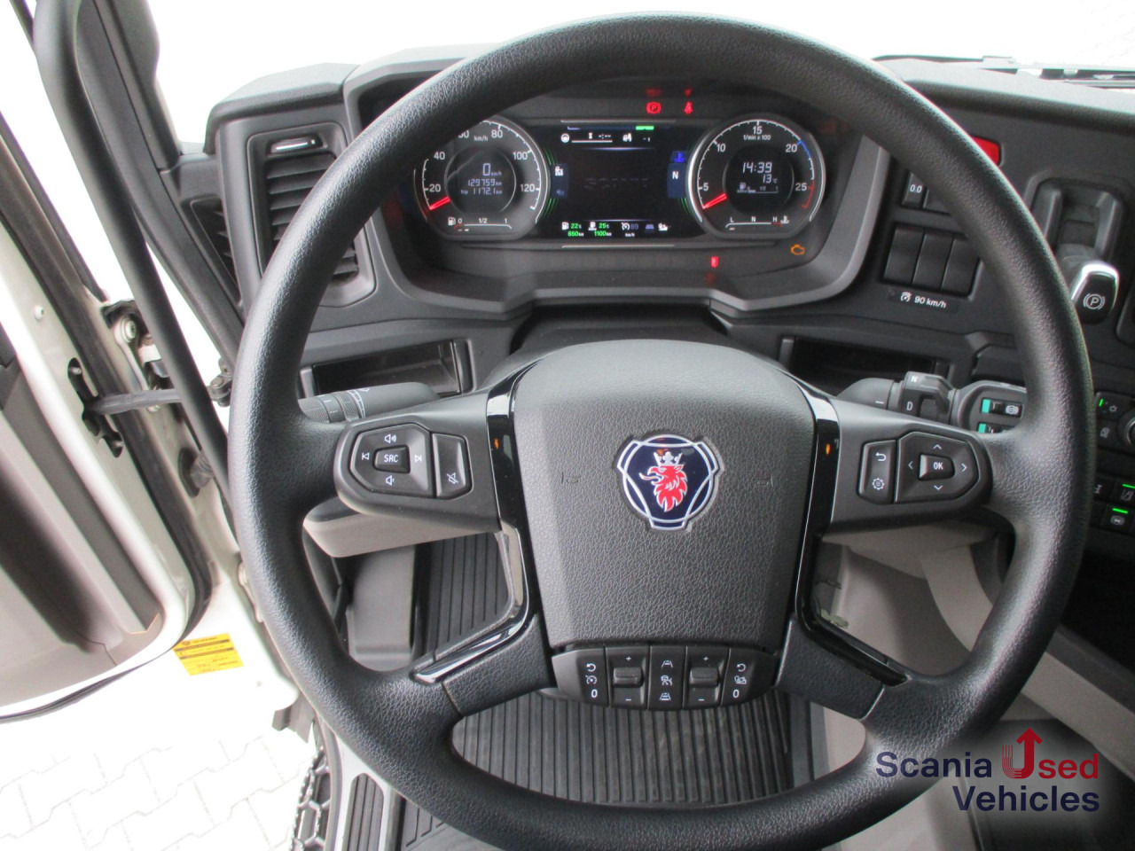 SCANIA R 460 A4x2NA / ADR AT / Navi / LED / Hydr. - Nyergesvontató: 2 kép. SCANIA R 460 A4x2NA / ADR AT / Navi / LED / Hydr. - Nyergesvontató: 2 kép.