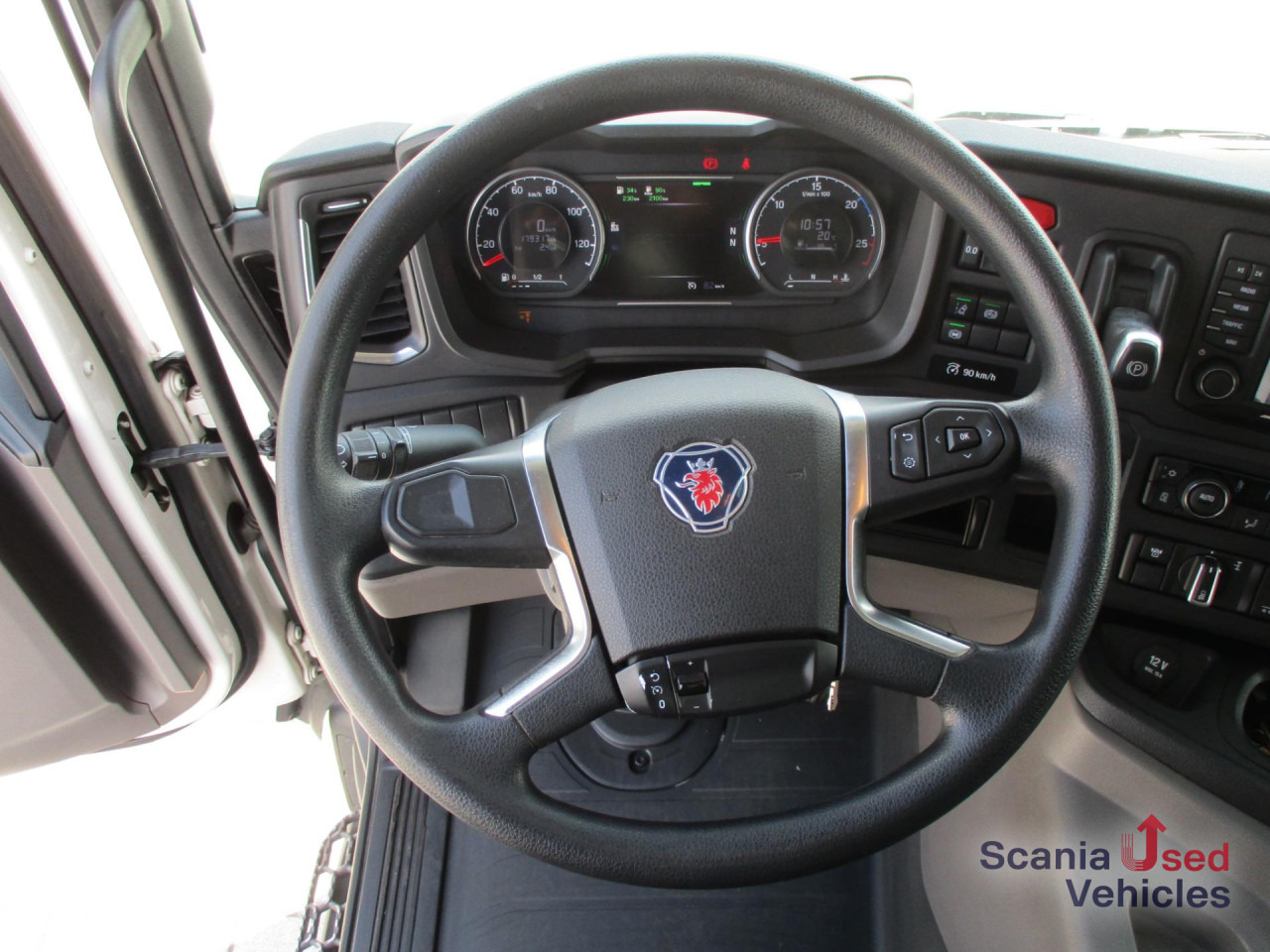 SCANIA P 320 B6x2*4LB - Italszállító teherautó: 3 kép. SCANIA P 320 B6x2*4LB - Italszállító teherautó: 3 kép.