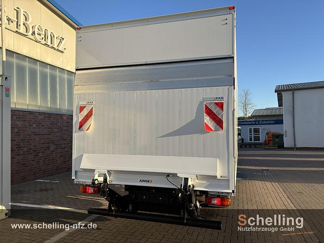 FUSO 7C18 - Dobozos felépítményű teherautó: 3 kép. FUSO 7C18 - Dobozos felépítményű teherautó: 3 kép.