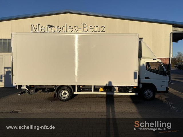 FUSO 7C18 - Dobozos felépítményű teherautó: 2 kép. FUSO 7C18 - Dobozos felépítményű teherautó: 2 kép.