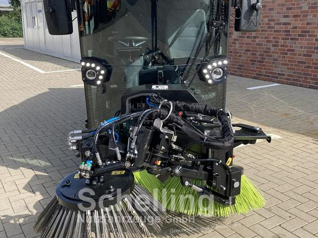 RASCO LYNX - Utcaseprő gép: 2 kép. RASCO LYNX - Utcaseprő gép: 2 kép.