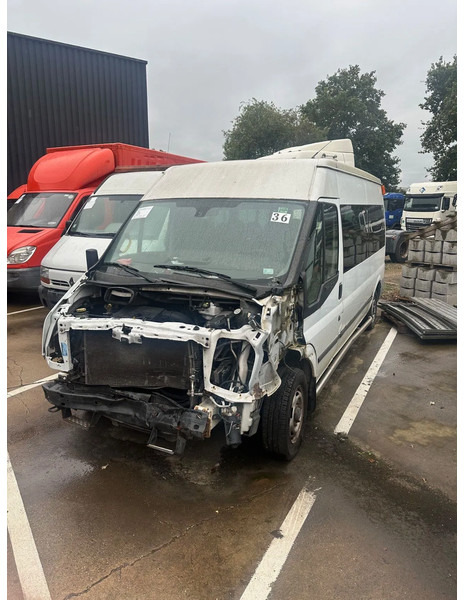 Ford TRANSIT - Busz: 2 kép. Ford TRANSIT - Busz: 2 kép.