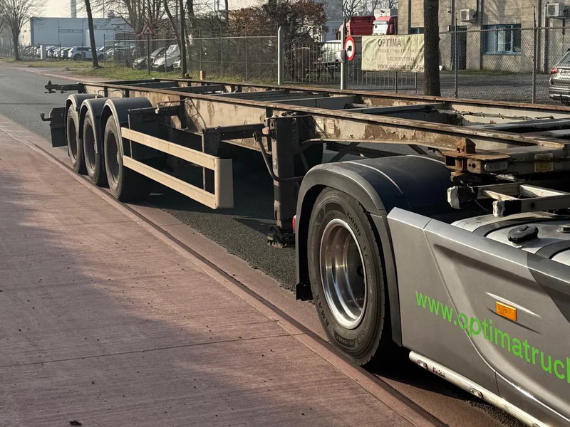 Fruehauf Containertransport - Félpótkocsi cserefelépítményes: 5 kép. Fruehauf Containertransport - Félpótkocsi cserefelépítményes: 5 kép.