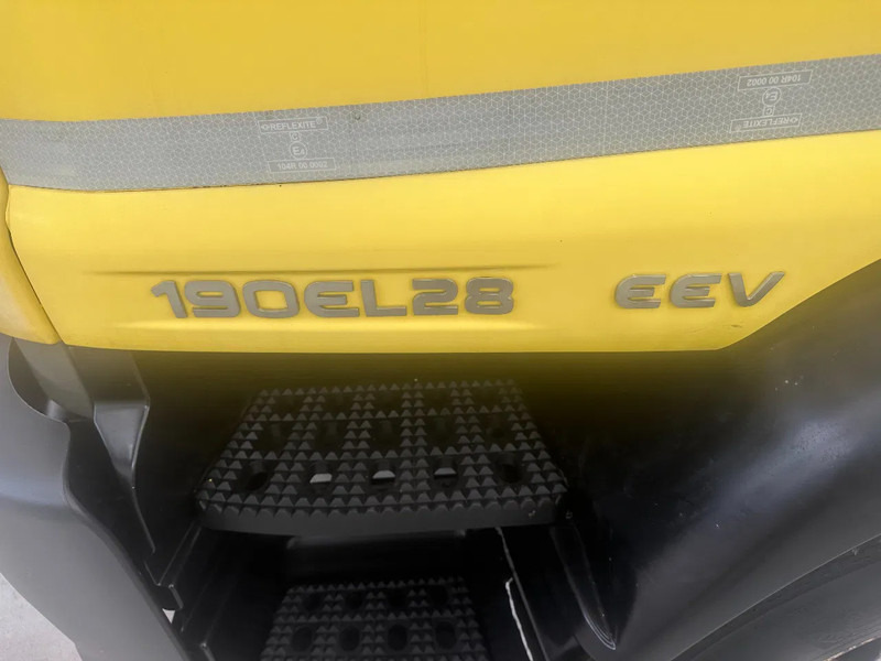 Iveco Eurocargo 190EL28 EURO 5 EEV 272000 km - Dobozos felépítményű teherautó: 3 kép. Iveco Eurocargo 190EL28 EURO 5 EEV 272000 km - Dobozos felépítményű teherautó: 3 kép.