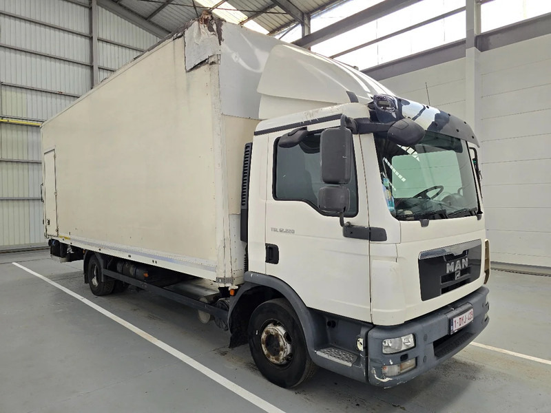 MAN TGL 12.220 AUTOMAAT / AIRCO - Dobozos felépítményű teherautó: 3 kép. MAN TGL 12.220 AUTOMAAT / AIRCO - Dobozos felépítményű teherautó: 3 kép.