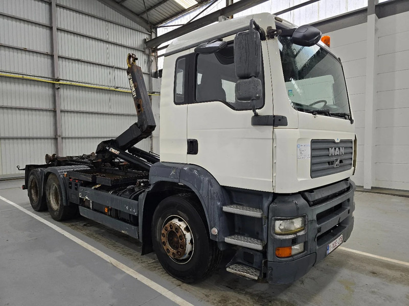 MAN TGS 28.360 6x2 / AIRCO / LIFTAS - Horgos rakodó teherautó: 4 kép. MAN TGS 28.360 6x2 / AIRCO / LIFTAS - Horgos rakodó teherautó: 4 kép.