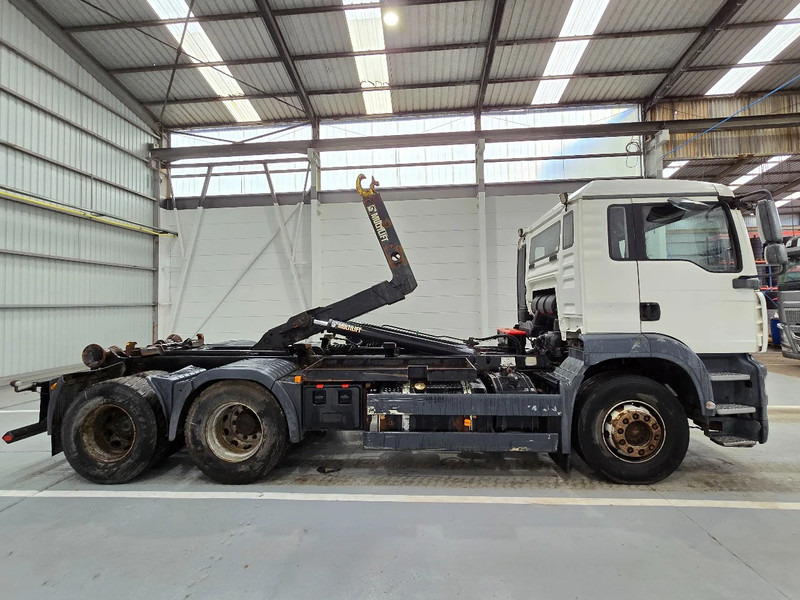 MAN TGS 28.360 6x2 / AIRCO / LIFTAS - Horgos rakodó teherautó: 3 kép. MAN TGS 28.360 6x2 / AIRCO / LIFTAS - Horgos rakodó teherautó: 3 kép.
