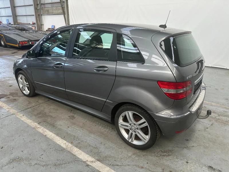 Mercedes-Benz B-Klasse 180 - Szedán: 4 kép. Mercedes-Benz B-Klasse 180 - Szedán: 4 kép.