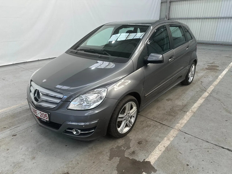 Mercedes-Benz B-Klasse 180 - Szedán: 2 kép. Mercedes-Benz B-Klasse 180 - Szedán: 2 kép.