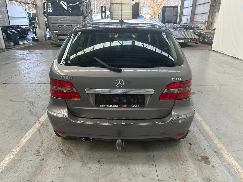 Mercedes-Benz B-Klasse 180 - Szedán: 5 kép. Mercedes-Benz B-Klasse 180 - Szedán: 5 kép.