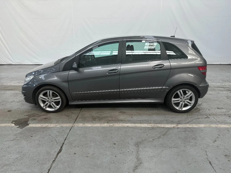 Mercedes-Benz B-Klasse 180 - Szedán: 3 kép. Mercedes-Benz B-Klasse 180 - Szedán: 3 kép.
