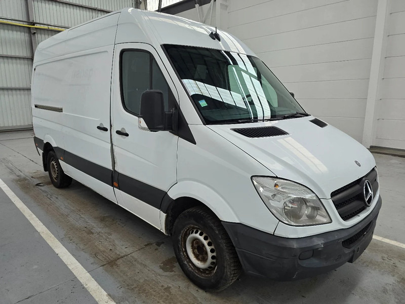 Mercedes-Benz Sprinter 313 CDI / AIRCO L2H2 - Furgon, Duplakabinos kisteherautó: 3 kép. Mercedes-Benz Sprinter 313 CDI / AIRCO L2H2 - Furgon, Duplakabinos kisteherautó: 3 kép.