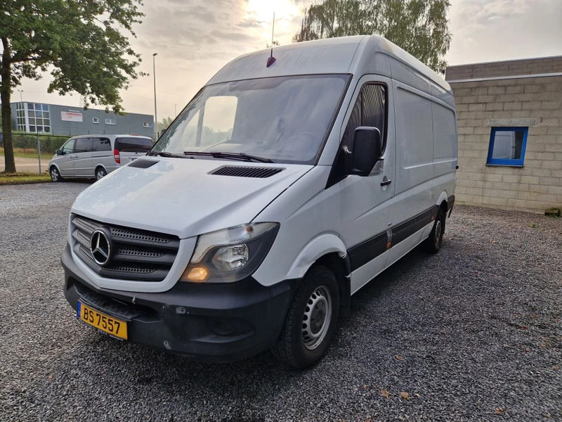 Mercedes-Benz Sprinter 314 AIRCO / MANUEL/ NOUVEAU MOTEUR 320000 km - Furgon: 3 kép. Mercedes-Benz Sprinter 314 AIRCO / MANUEL/ NOUVEAU MOTEUR 320000 km - Furgon: 3 kép.