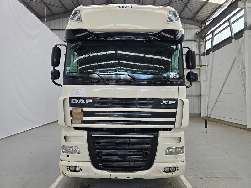 DAF XF 105.410 SUPERSPACECAB EURO 5 /AIRCO - Nyergesvontató: 2 kép. DAF XF 105.410 SUPERSPACECAB EURO 5 /AIRCO - Nyergesvontató: 2 kép.
