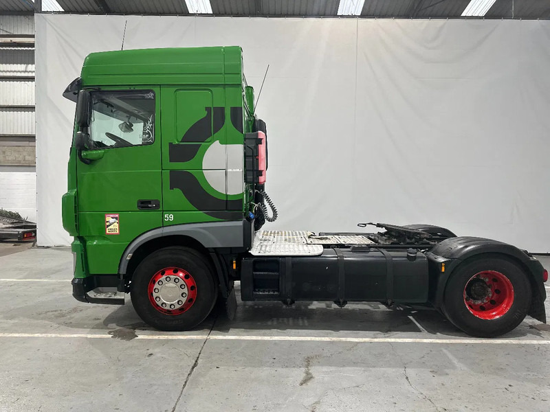 DAF XF 106.440 Spacecab - STANDAIRCO - Nyergesvontató: 2 kép. DAF XF 106.440 Spacecab - STANDAIRCO - Nyergesvontató: 2 kép.