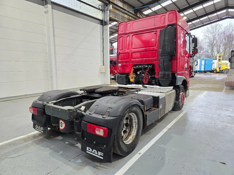 DAF XF 106.460 EURO 6 / RETARDER / MANUEL / AIRCO - Nyergesvontató: 5 kép. DAF XF 106.460 EURO 6 / RETARDER / MANUEL / AIRCO - Nyergesvontató: 5 kép.