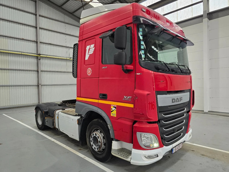 DAF XF 106.460 EURO 6 / RETARDER / PTO / MANUEL / AIRCO - Nyergesvontató: 3 kép. DAF XF 106.460 EURO 6 / RETARDER / PTO / MANUEL / AIRCO - Nyergesvontató: 3 kép.