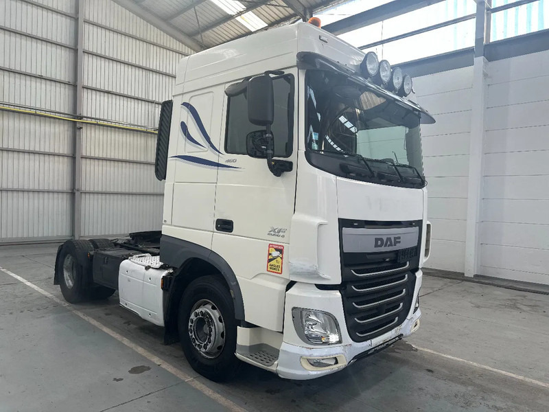 DAF XF 106.460 SPACECAB - Nyergesvontató: 5 kép. DAF XF 106.460 SPACECAB - Nyergesvontató: 5 kép.