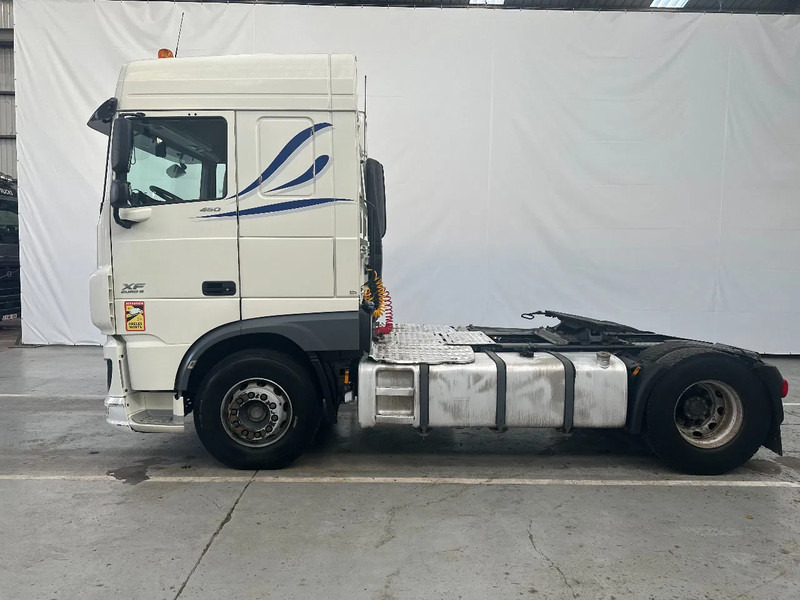DAF XF 106.460 SPACECAB - Nyergesvontató: 2 kép. DAF XF 106.460 SPACECAB - Nyergesvontató: 2 kép.