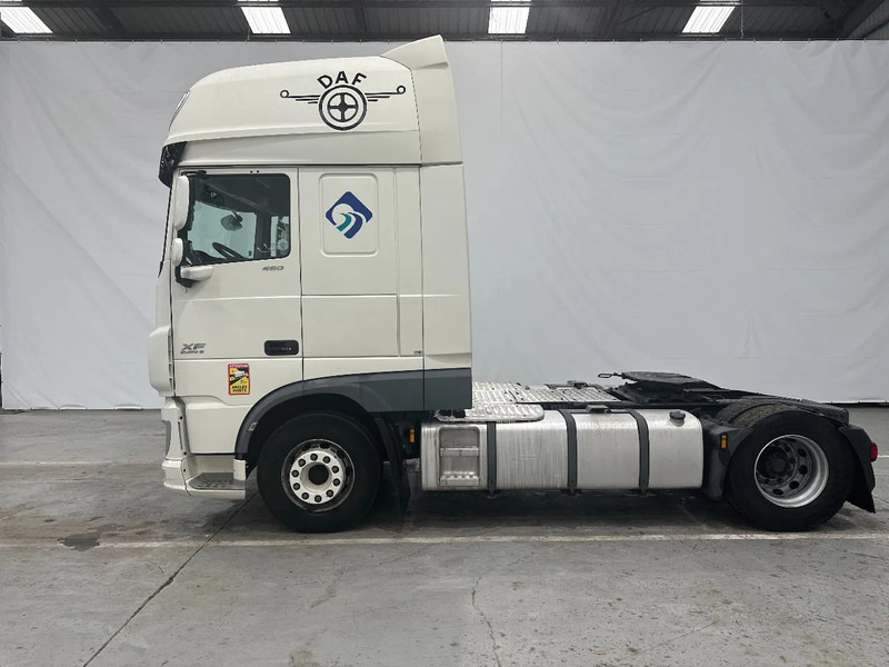 DAF XF 106.460 Superspacecab - Nyergesvontató: 2 kép. DAF XF 106.460 Superspacecab - Nyergesvontató: 2 kép.
