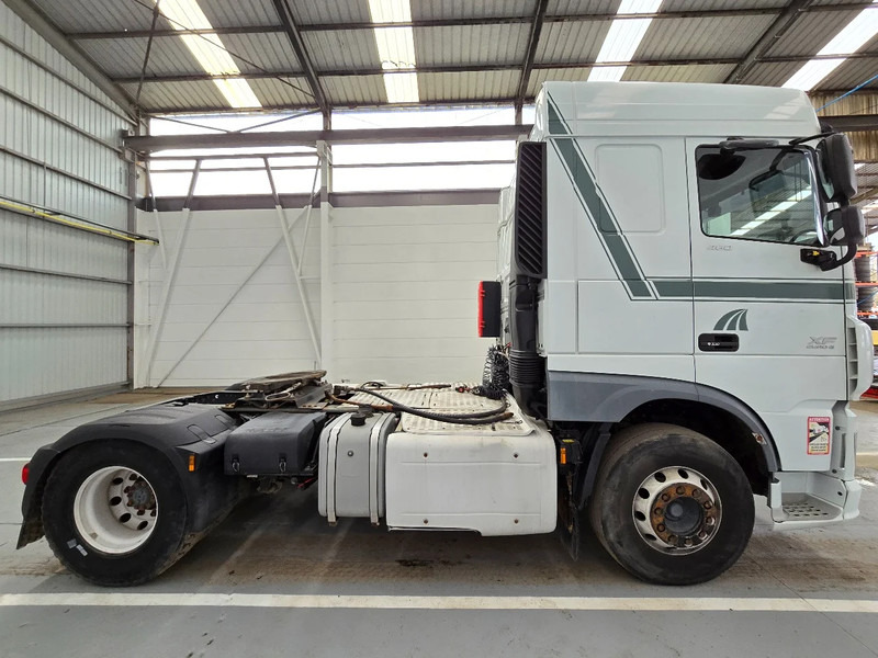 DAF XF 460 AIRCO / EURO 6 - Nyergesvontató: 4 kép. DAF XF 460 AIRCO / EURO 6 - Nyergesvontató: 4 kép.
