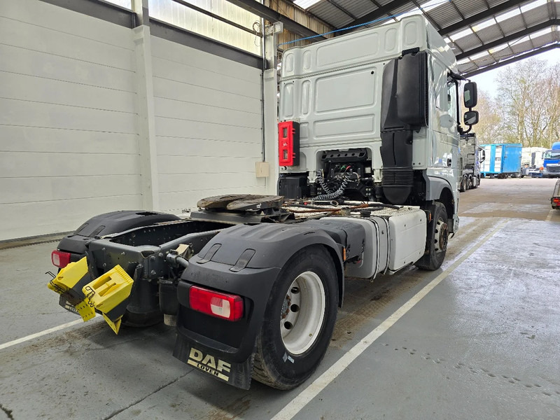 DAF XF 460 AIRCO / EURO 6 - Nyergesvontató: 5 kép. DAF XF 460 AIRCO / EURO 6 - Nyergesvontató: 5 kép.