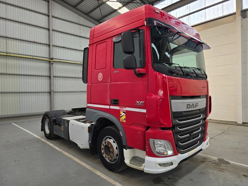 DAF XF 460 AIRCO / MANUEL / RETARDER - Nyergesvontató: 3 kép. DAF XF 460 AIRCO / MANUEL / RETARDER - Nyergesvontató: 3 kép.