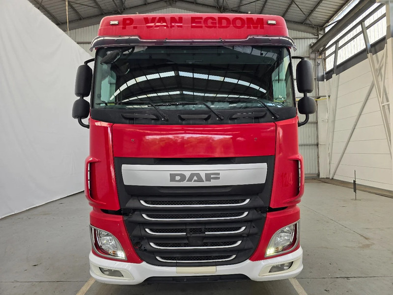 DAF XF 460 AIRCO / MANUEL / RETARDER - Nyergesvontató: 2 kép. DAF XF 460 AIRCO / MANUEL / RETARDER - Nyergesvontató: 2 kép.