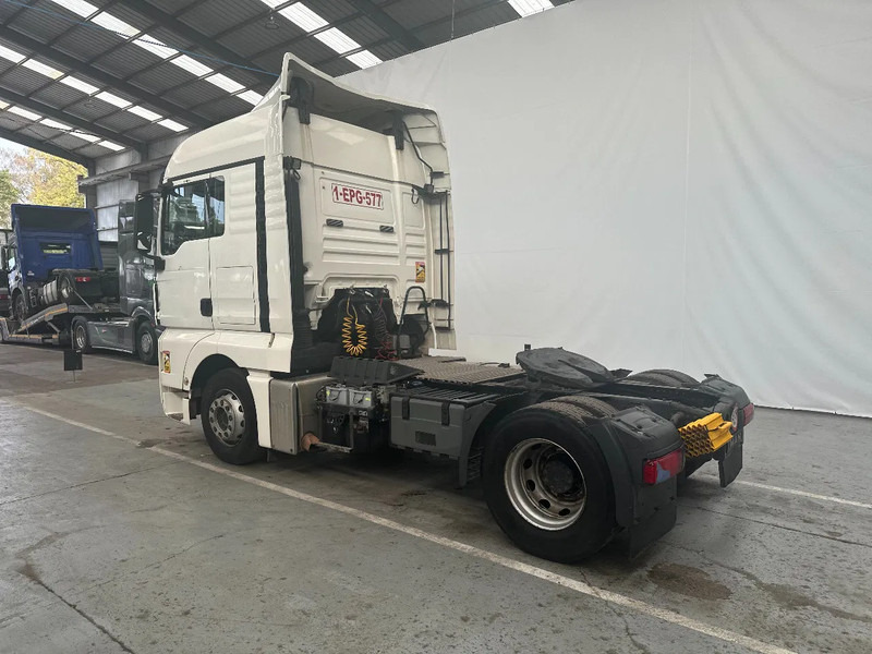 MAN TGX 18.440 XLX/ 8 Pieces-Stuck / Euro 5 - Nyergesvontató: 3 kép. MAN TGX 18.440 XLX/ 8 Pieces-Stuck / Euro 5 - Nyergesvontató: 3 kép.