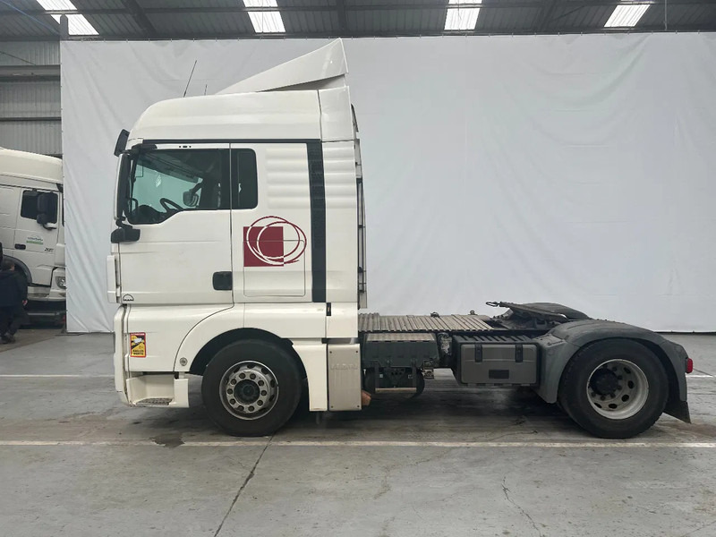 MAN TGX 18.440 XLX/ 8 Pieces-Stuck / Euro 5 - Nyergesvontató: 2 kép. MAN TGX 18.440 XLX/ 8 Pieces-Stuck / Euro 5 - Nyergesvontató: 2 kép.