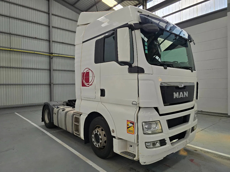 MAN TGX 18.440 XLX / AIRCO / EURO 5 / 10 pieces - Stuck - Nyergesvontató: 2 kép. MAN TGX 18.440 XLX / AIRCO / EURO 5 / 10 pieces - Stuck - Nyergesvontató: 2 kép.