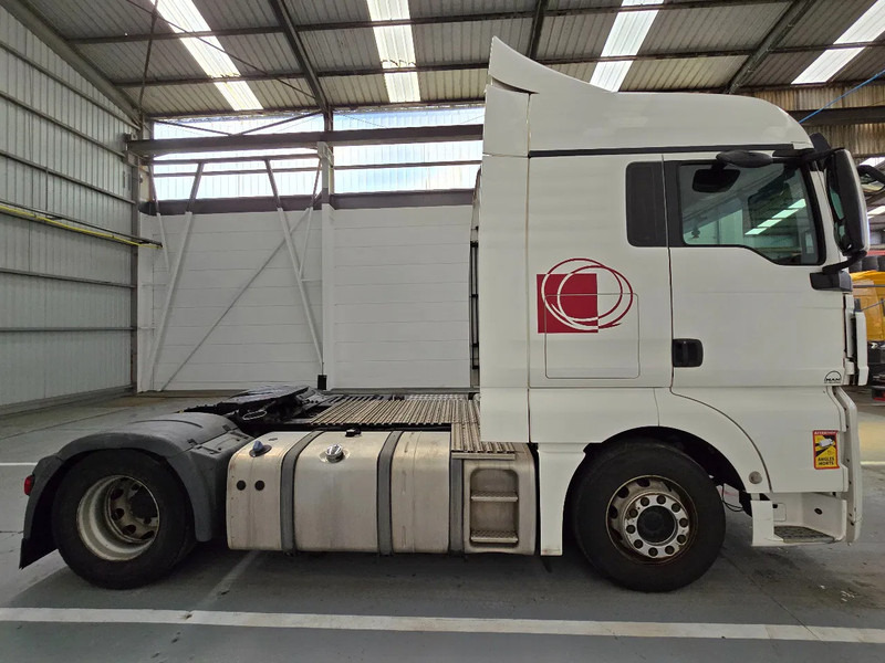 MAN TGX 18.440 XLX / AIRCO / EURO 5 / 10 pieces - Stuck - Nyergesvontató: 3 kép. MAN TGX 18.440 XLX / AIRCO / EURO 5 / 10 pieces - Stuck - Nyergesvontató: 3 kép.