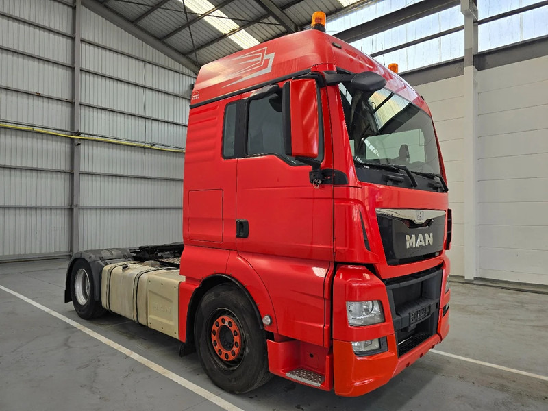 MAN TGX 18.440 XLX / EURO 6 / AIRCO / PTO - Nyergesvontató: 3 kép. MAN TGX 18.440 XLX / EURO 6 / AIRCO / PTO - Nyergesvontató: 3 kép.