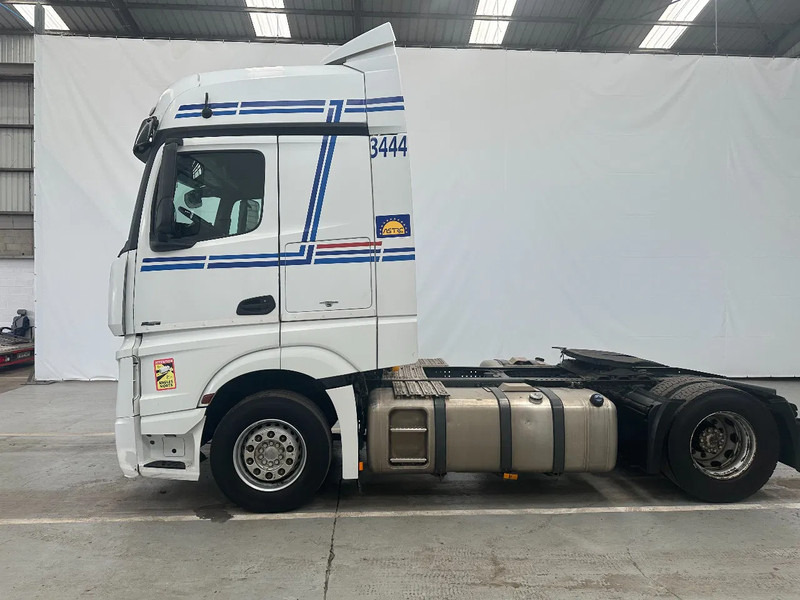 Mercedes-Benz Actros 1842 EURO 5 - Nyergesvontató: 2 kép. Mercedes-Benz Actros 1842 EURO 5 - Nyergesvontató: 2 kép.