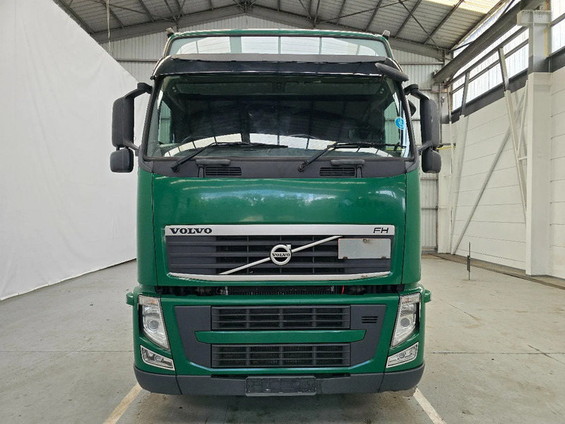Volvo FH 13.460 6x2 / RHD / AIRCO / LIFTAS - Nyergesvontató: 2 kép. Volvo FH 13.460 6x2 / RHD / AIRCO / LIFTAS - Nyergesvontató: 2 kép.
