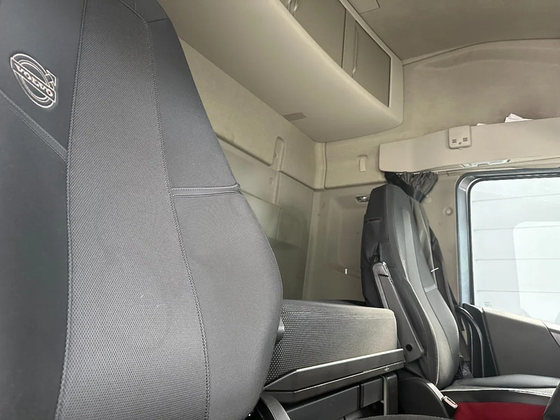 Nyergesvontató Volvo FH 13.460 Globetrotter / 6x2 / VEB / 469612 km / EURO 6 /PTO: 9 kép.