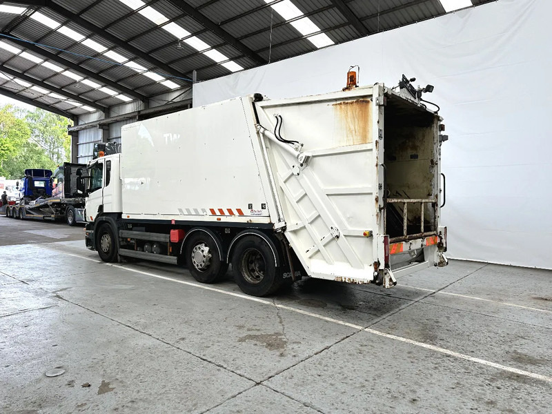 Scania P230 6X2 / Essieu relevable directionnel / Stuurbare liftas / Steerable lift axle - Szemetesautó: 3 kép. Scania P230 6X2 / Essieu relevable directionnel / Stuurbare liftas / Steerable lift axle - Szemetesautó: 3 kép.