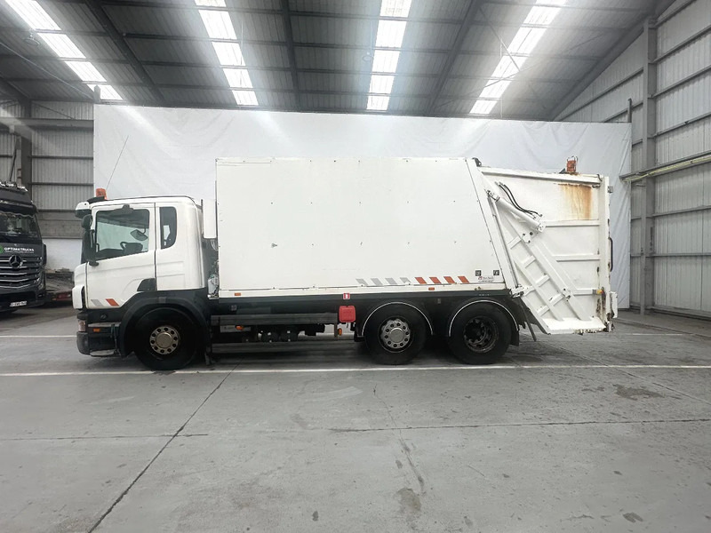 Scania P230 6X2 / Essieu relevable directionnel / Stuurbare liftas / Steerable lift axle - Szemetesautó: 2 kép. Scania P230 6X2 / Essieu relevable directionnel / Stuurbare liftas / Steerable lift axle - Szemetesautó: 2 kép.