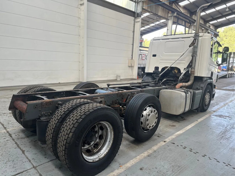 Scania P230 6X2 / Essieu relevable directionnel / Stuurbare liftas / Steerable lift axle / RETARDER / 481205 - Alvaz teherautó: 4 kép. Scania P230 6X2 / Essieu relevable directionnel / Stuurbare liftas / Steerable lift axle / RETARDER / 481205 - Alvaz teherautó: 4 kép.