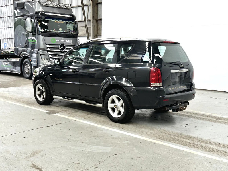 SsangYong Rexton AIRCO / LEATHER / MOTEUR MERCEDES - MERCEDES MOTOR - Autó: 3 kép. SsangYong Rexton AIRCO / LEATHER / MOTEUR MERCEDES - MERCEDES MOTOR - Autó: 3 kép.