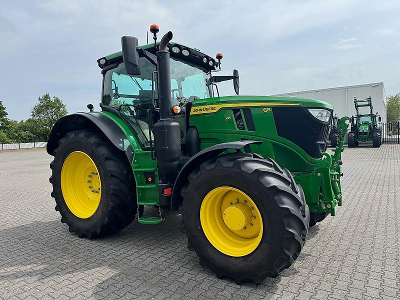 John Deere 6R215 AP 50KM COMMAND-PRO 2023 2690 UUR!!! - Traktor: 2 kép. John Deere 6R215 AP 50KM COMMAND-PRO 2023 2690 UUR!!! - Traktor: 2 kép.