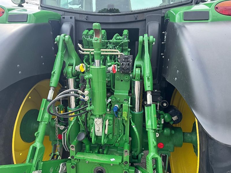 John Deere 6R215 AP 50KM COMMAND-PRO 2023 2690 UUR!!! - Traktor: 4 kép. John Deere 6R215 AP 50KM COMMAND-PRO 2023 2690 UUR!!! - Traktor: 4 kép.