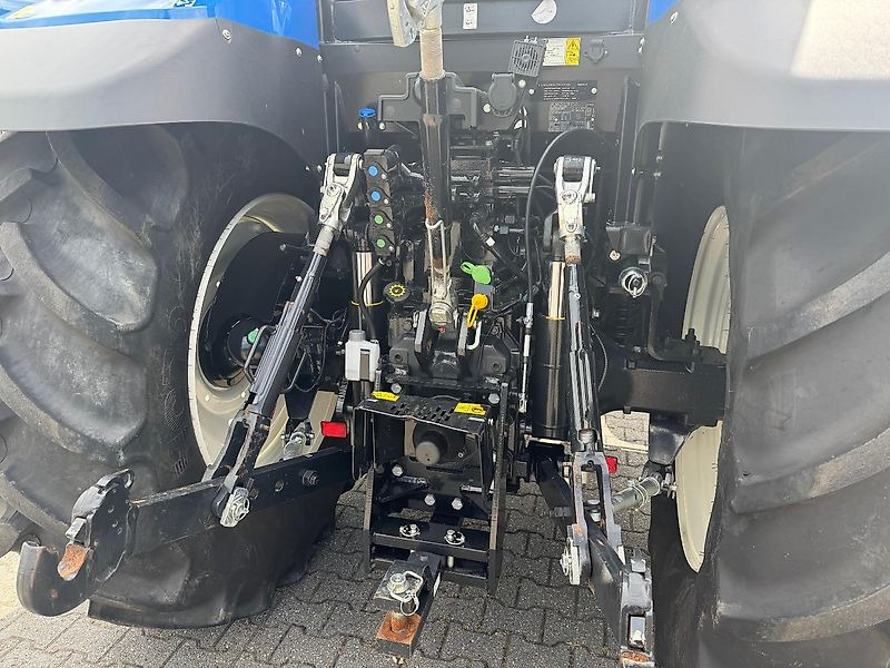 New Holland T6.145 EC40 GEVEERDE VOORAS 2023 500 UUR!!! - Traktor: 4 kép. New Holland T6.145 EC40 GEVEERDE VOORAS 2023 500 UUR!!! - Traktor: 4 kép.